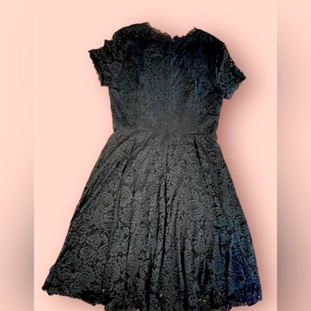 Dress Tells Dress - Picture 10 of 11